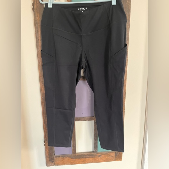 Capri length leggings - Picture 1 of 4